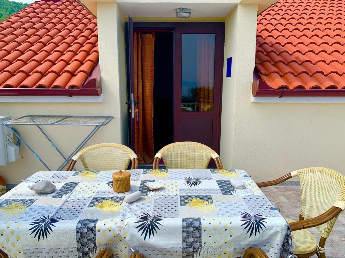 Apartments Jurkovic ロヴラン エクステリア 写真